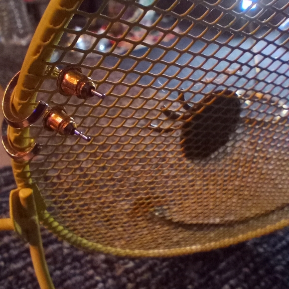 Pretty Heart Necklace + 2 pairs of tiny huggie hoop earrings - Picture 13 of 16